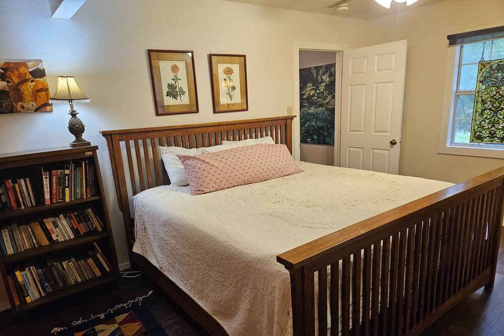 Photo of Bedroom in Rosewood