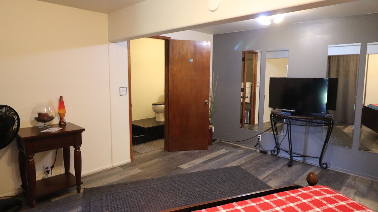 Photo of Bathroom in Naalehu