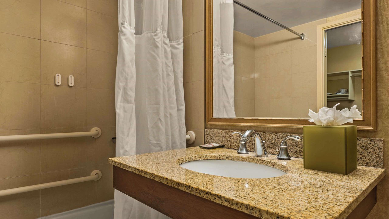 Photo of Bathroom in Western Honolulu