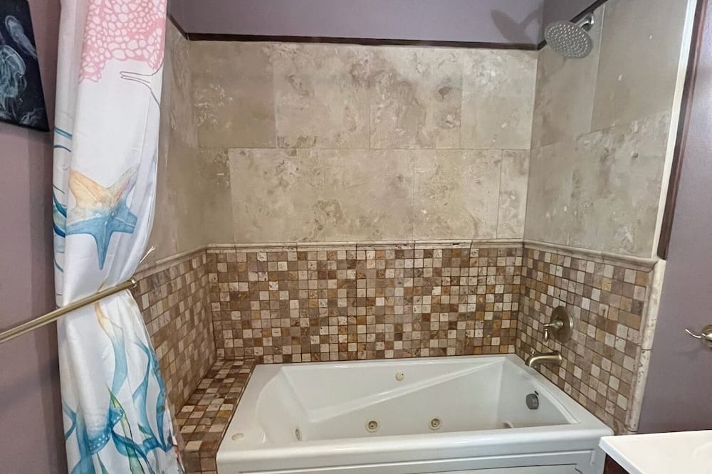Photo of Bathroom in Kahuku