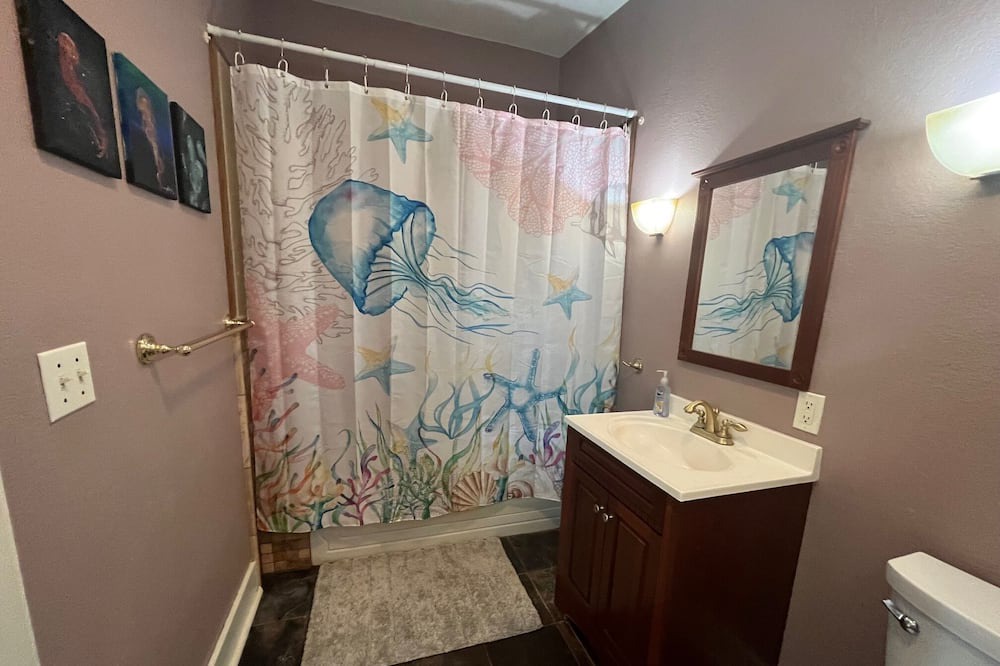 Photo of Bathroom in Kahuku