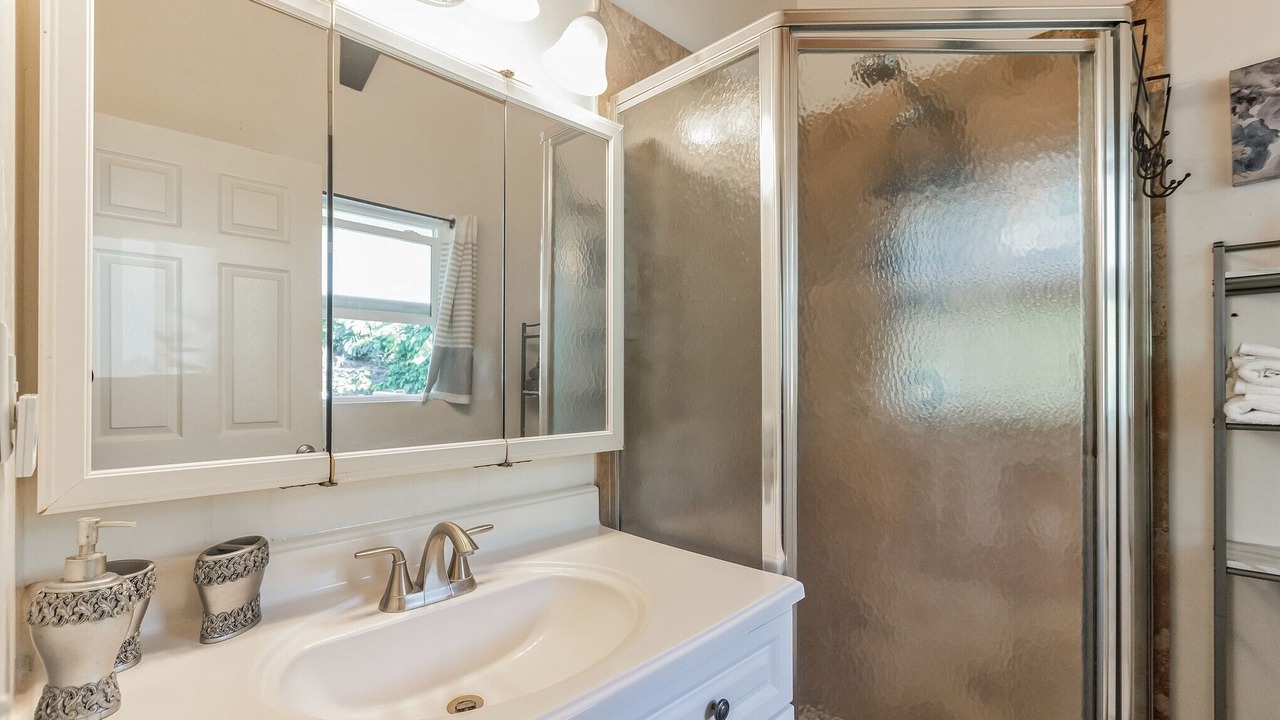 Photo of Bathroom in Kalaoa