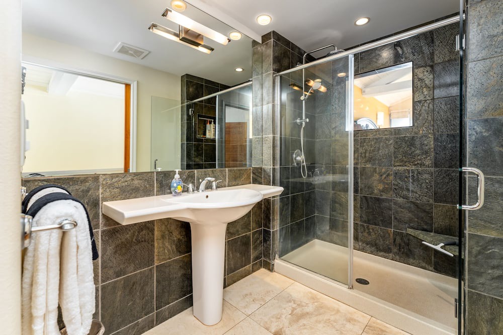 Photo of Bathroom in Maalaea