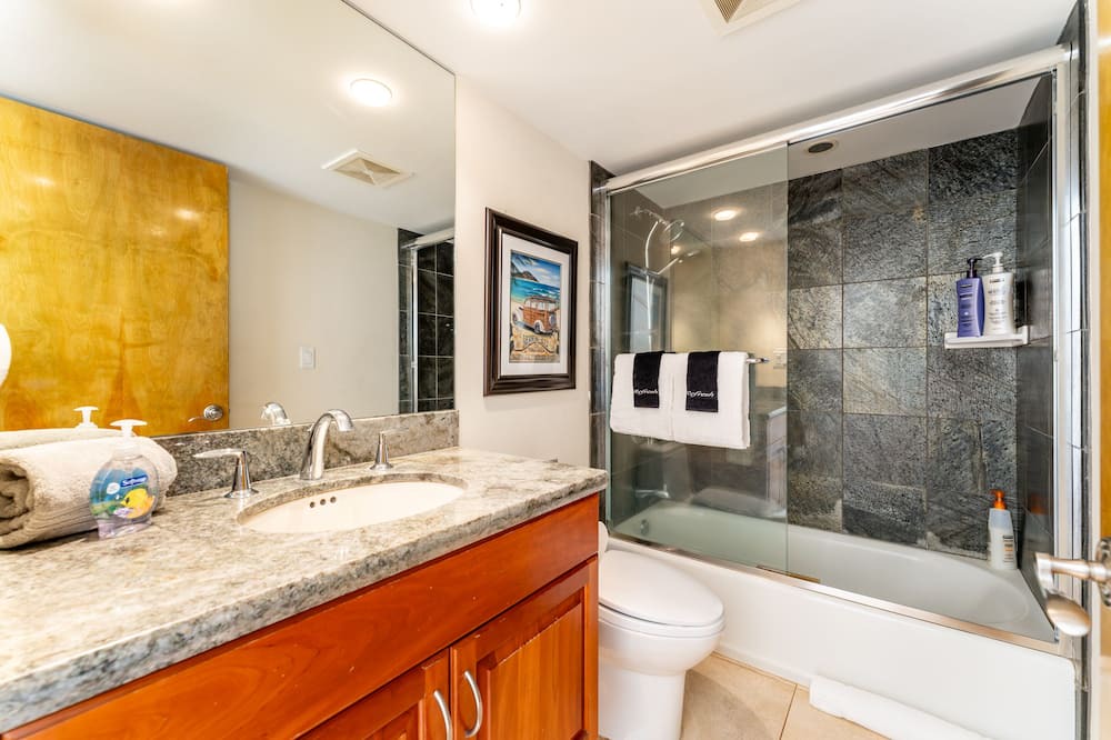Photo of Bathroom in Maalaea