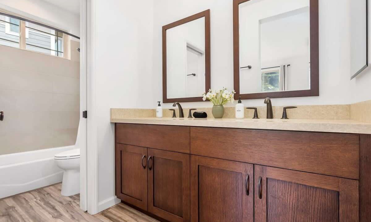 Photo of Bathroom in Makaha Valley