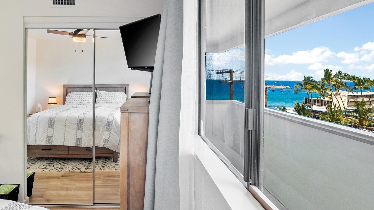 Photo of Bedroom in Kahaluu Bay