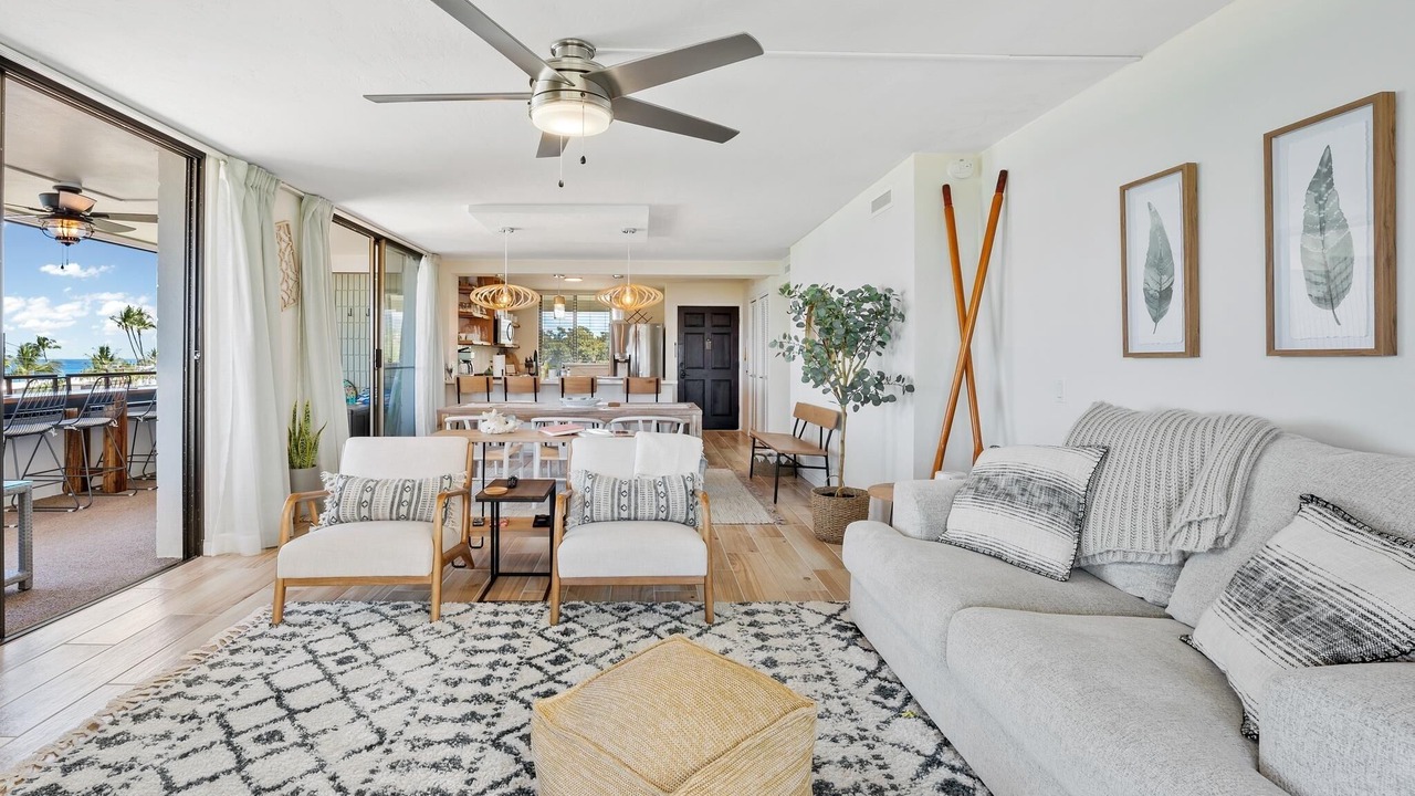 Photo of Livingroom in Kahaluu Bay