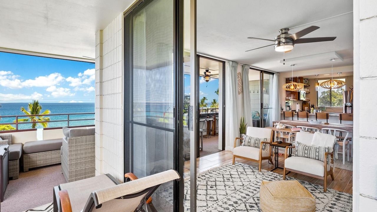 Photo of Livingroom in Kahaluu Bay