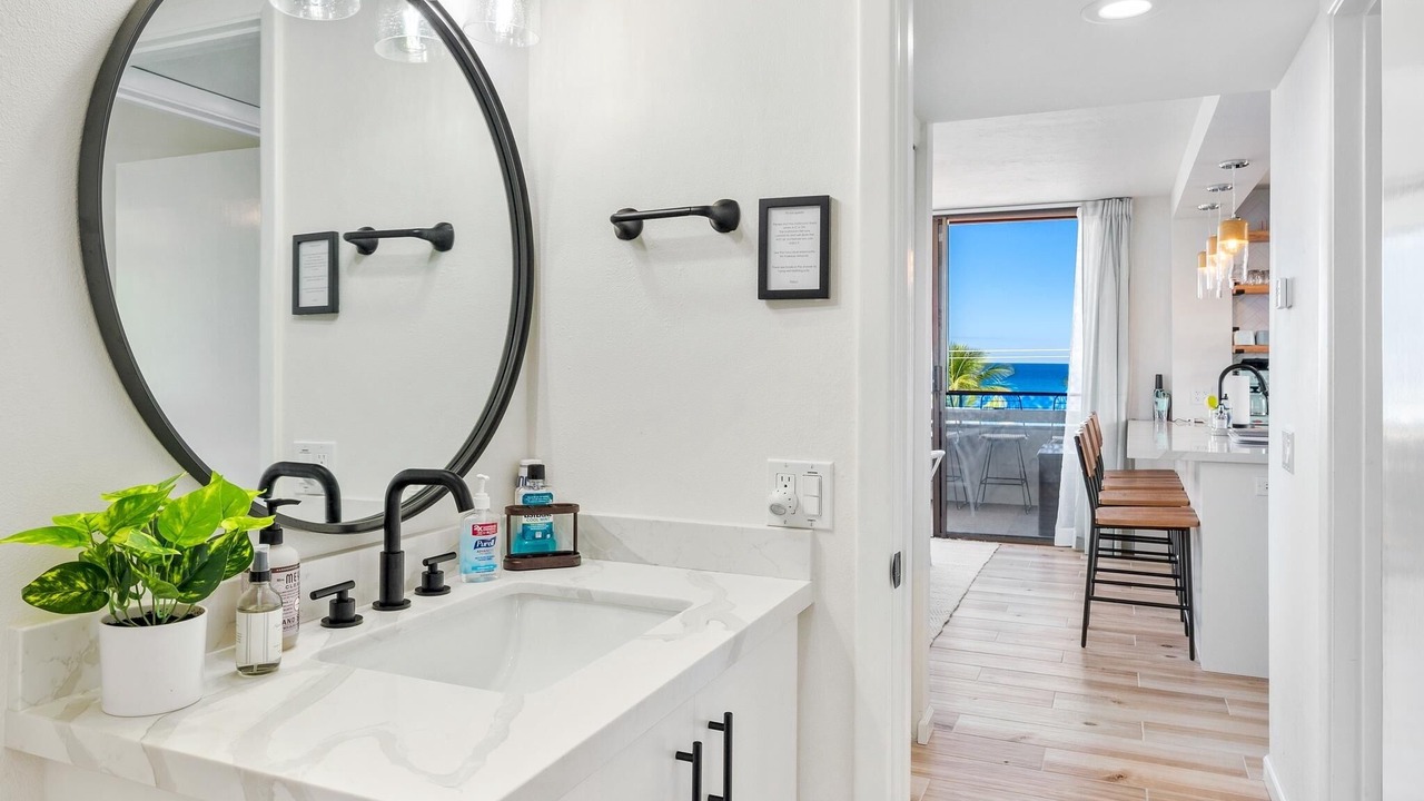 Photo of Bathroom in Kahaluu Bay