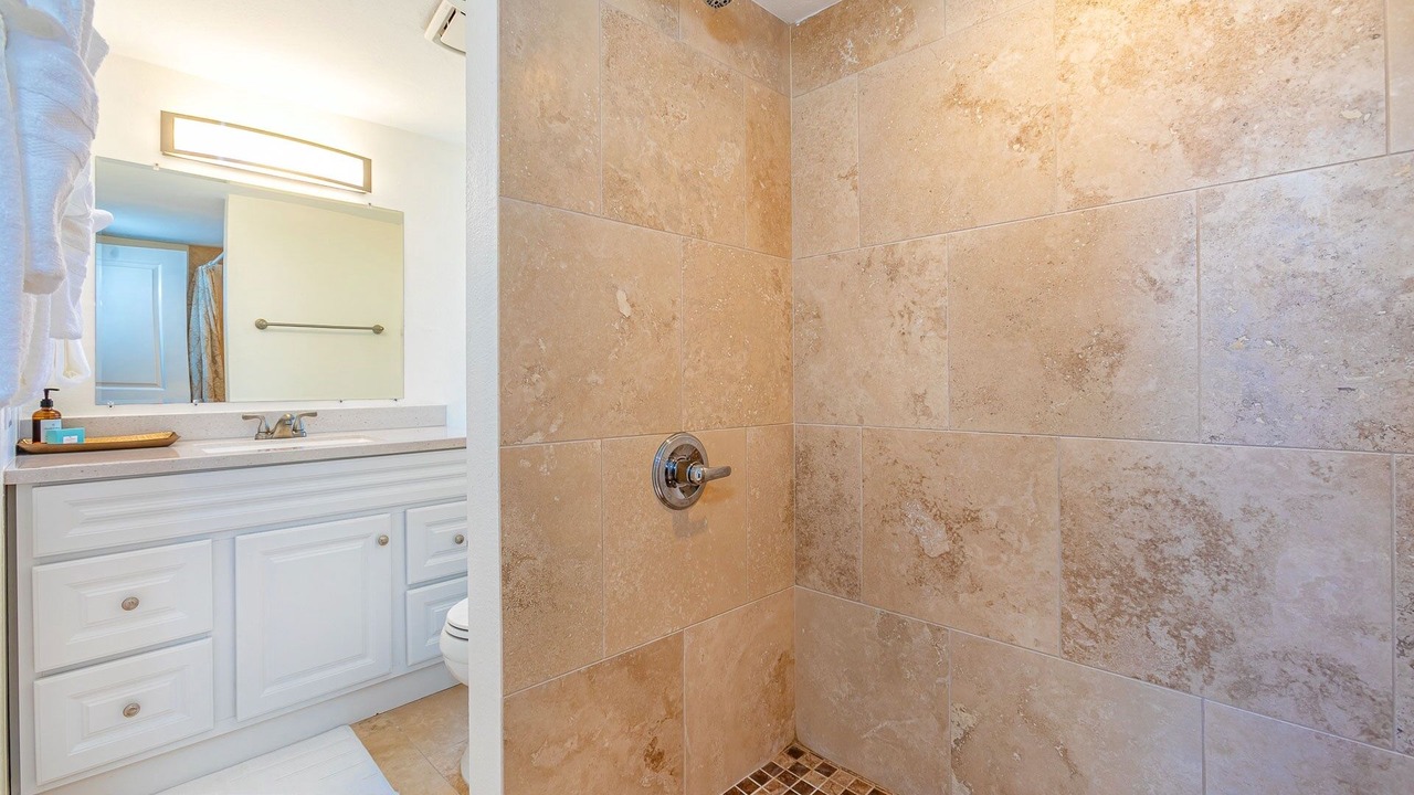 Photo of Bathroom in Maalaea