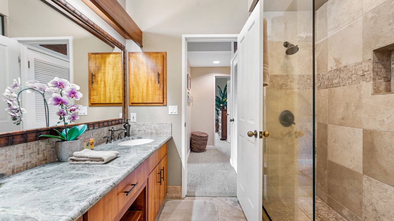 Photo of Bathroom in Keauhou