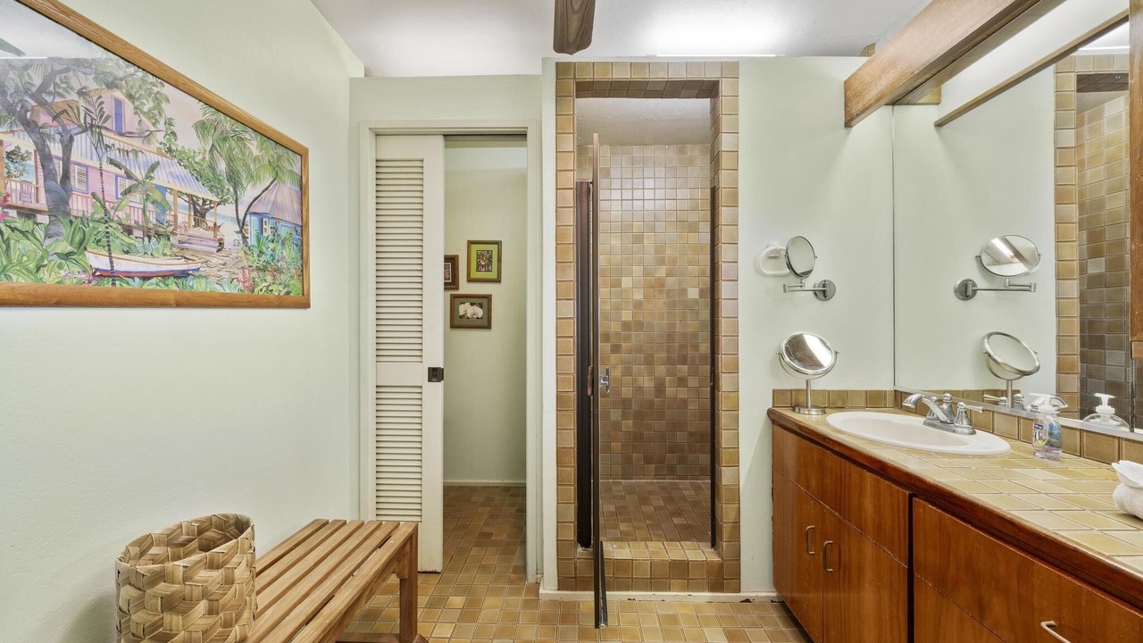 Photo of Bathroom in Keauhou