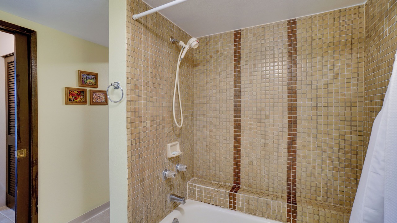 Photo of Bathroom in Maunaloa