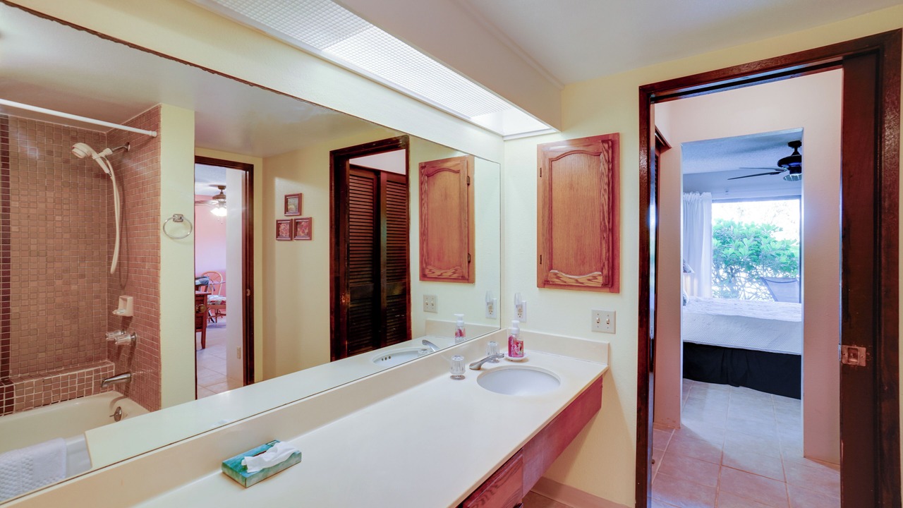 Photo of Bathroom in Maunaloa