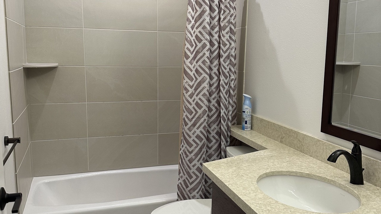 Photo of Bathroom in Makaha Valley
