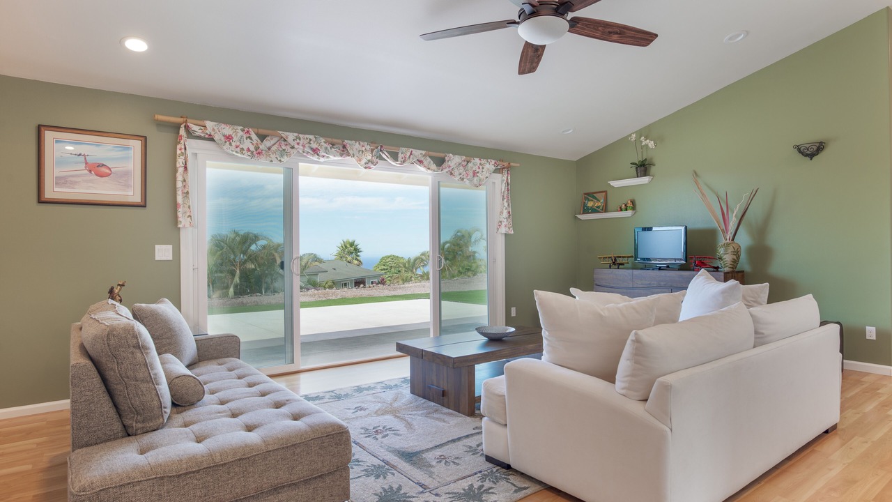 Photo of Livingroom in Kona Palisades