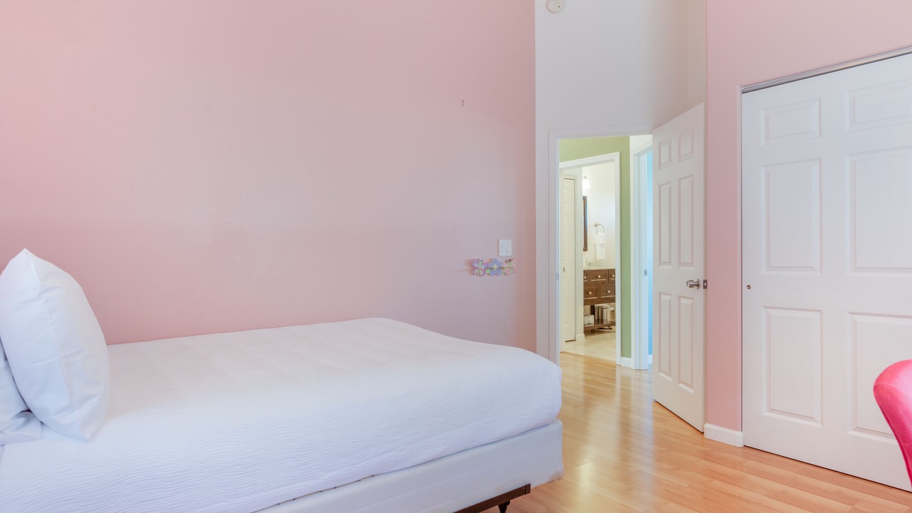 Photo of Bedroom in Kona Palisades