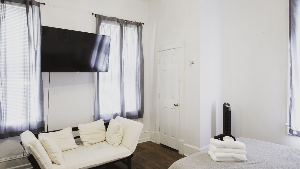 Photo of Bedroom in Metropolitan