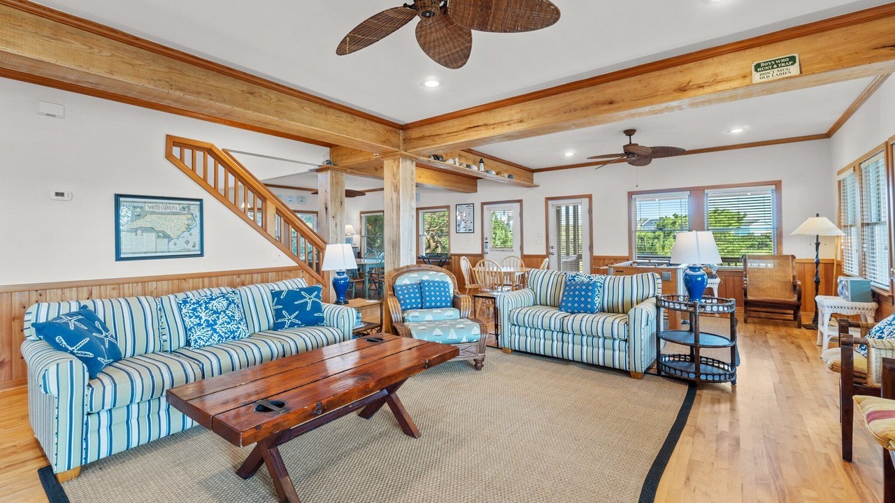 Photo of Livingroom in Brigands' Bay