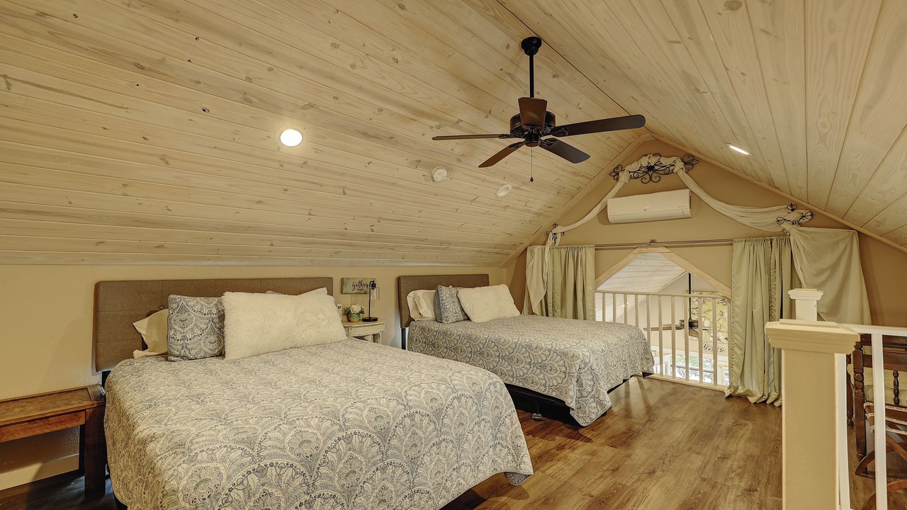 Photo of Bedroom in Center Point