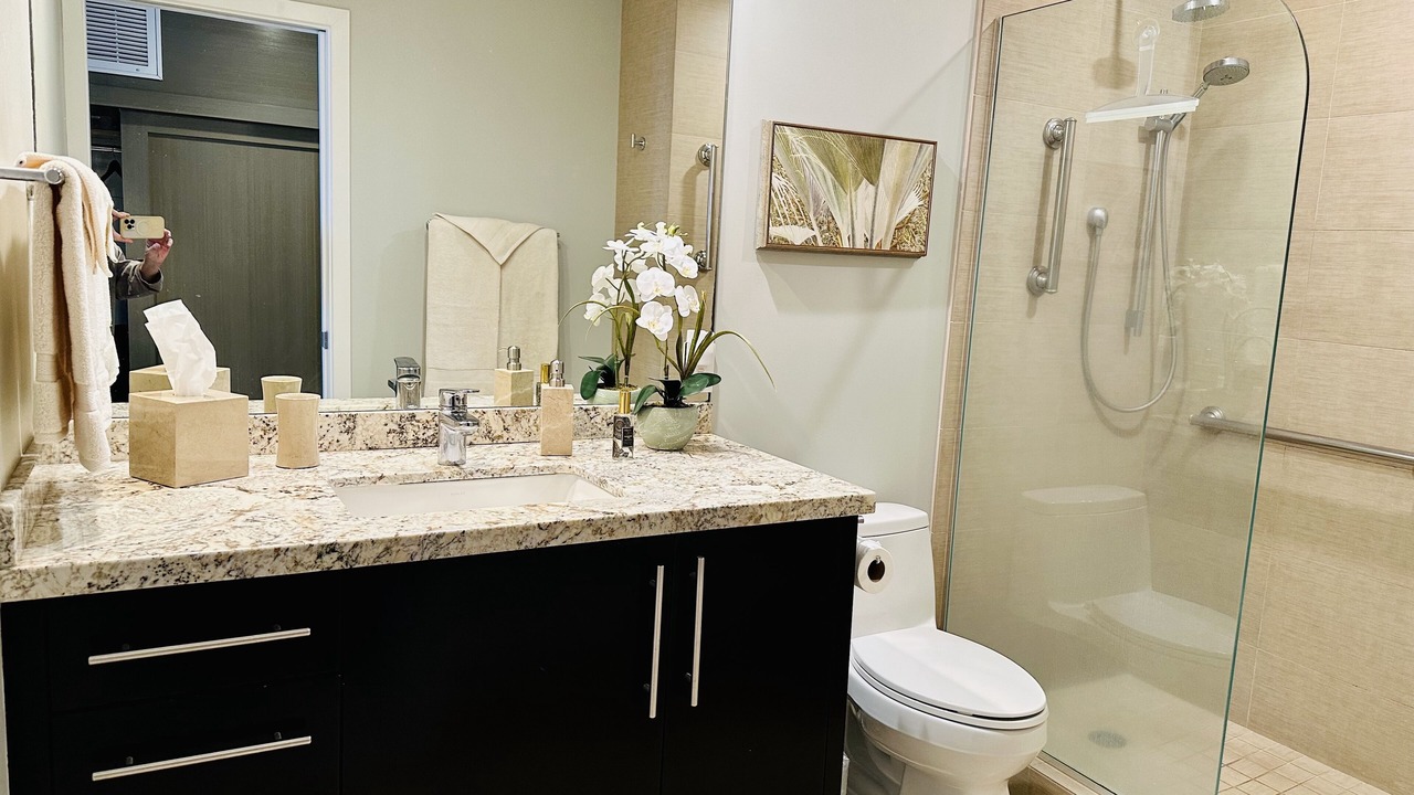 Photo of Bathroom in Historic Lahaina Front Street