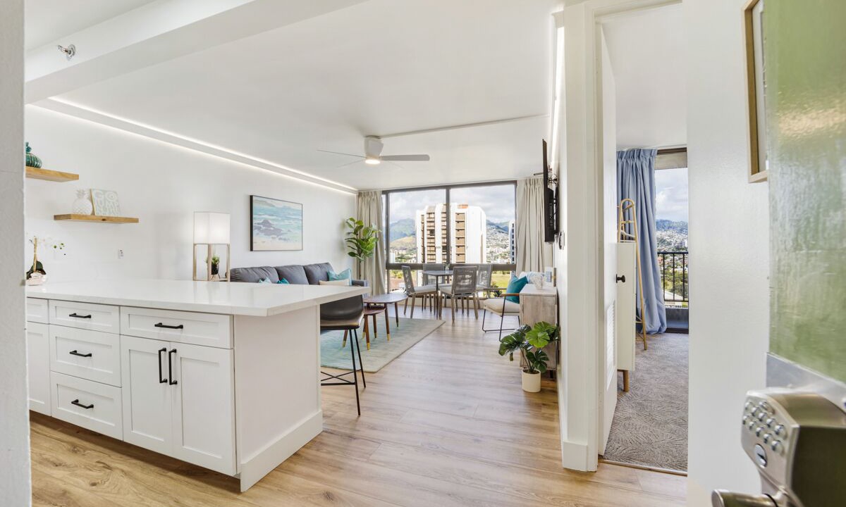 Photo of Livingroom in Waikiki