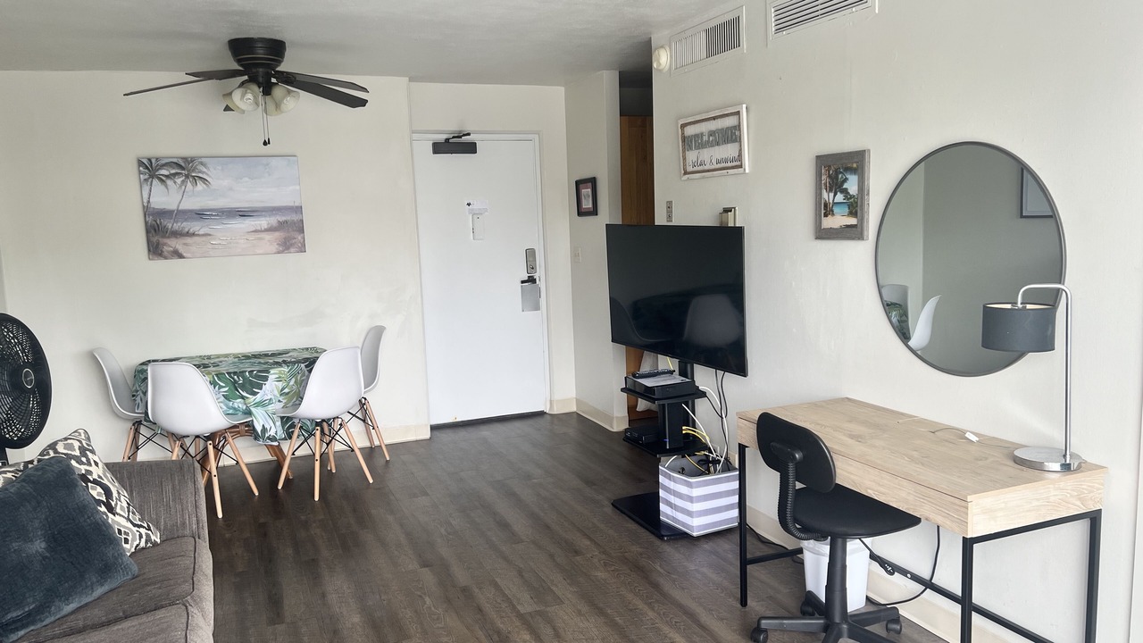 Photo of Livingroom in McCully - Moiliili