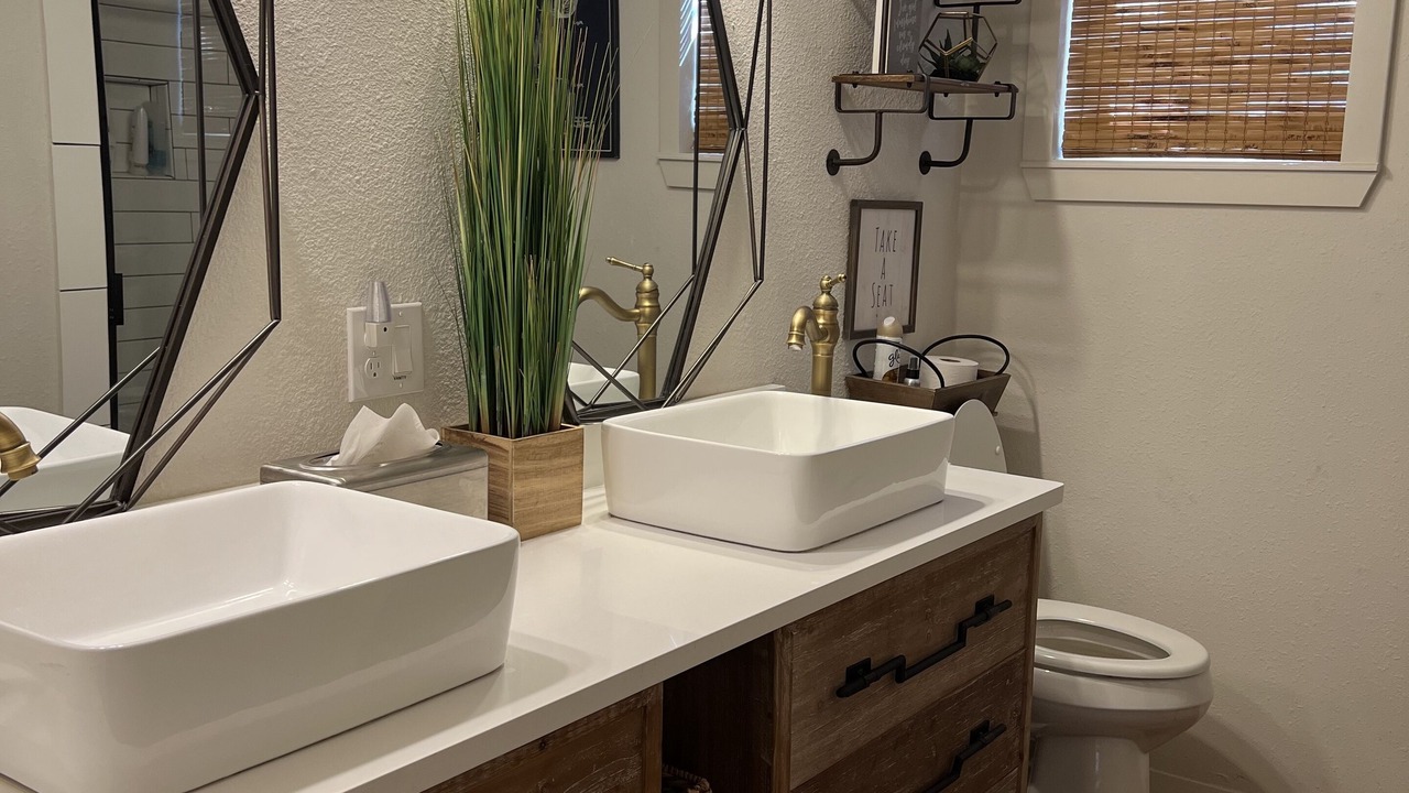 Photo of Bathroom in Leakey