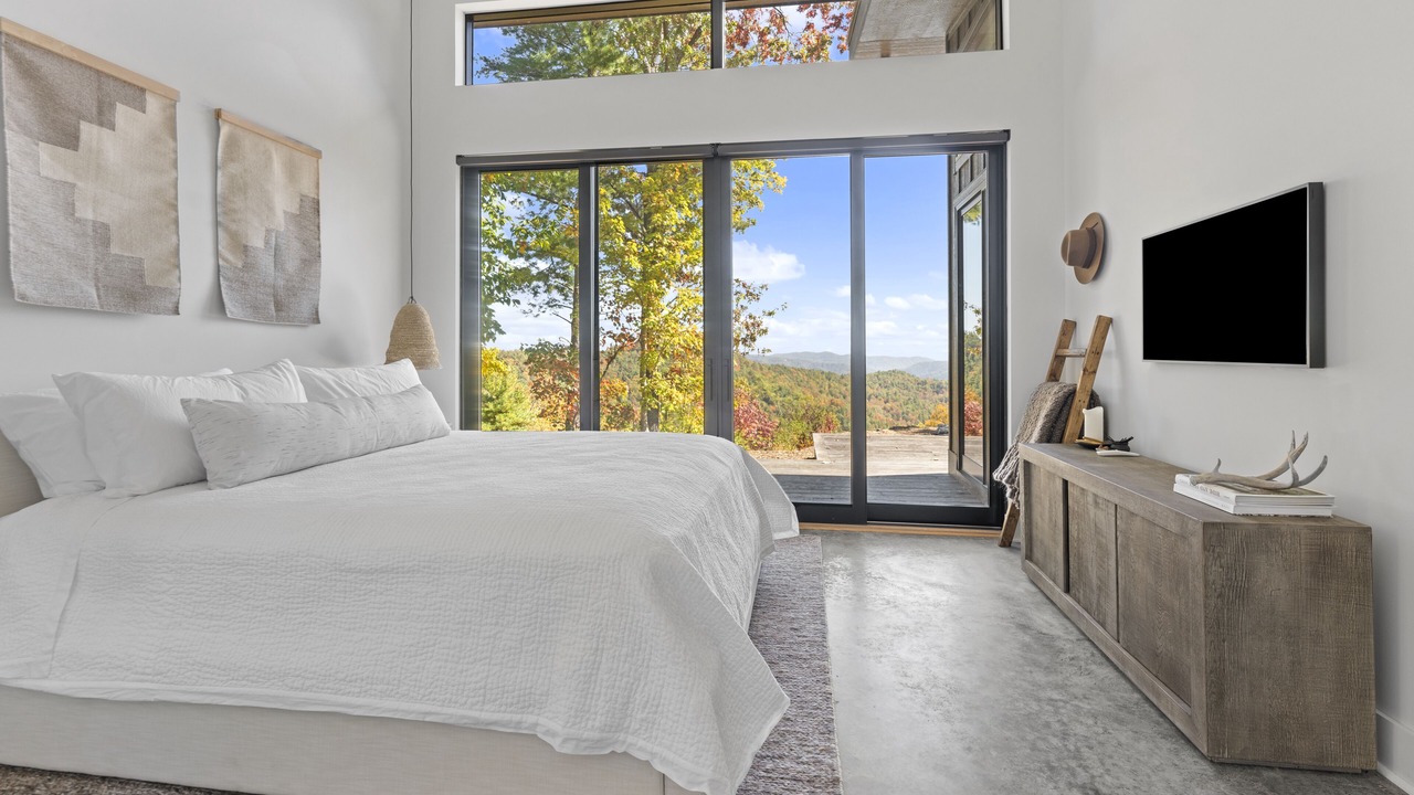 Photo of Bedroom in Lenoir