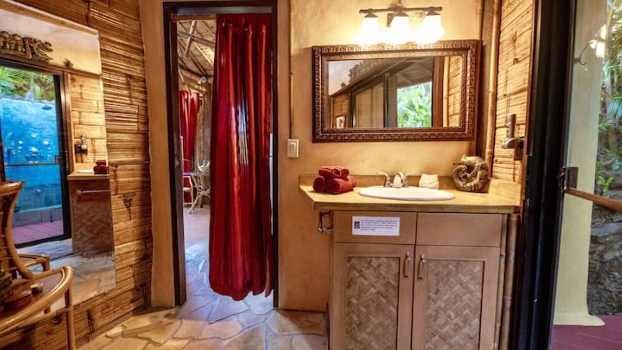 Photo of Bathroom in Haiku