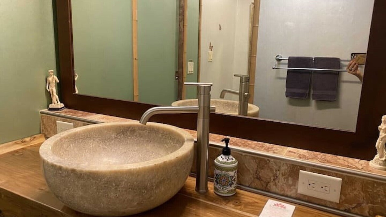 Photo of Bathroom in Haiku