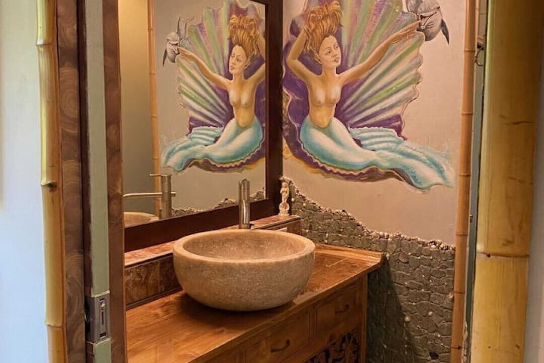 Photo of Bathroom in Haiku