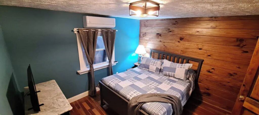 Photo of Bedroom in Barnardsville