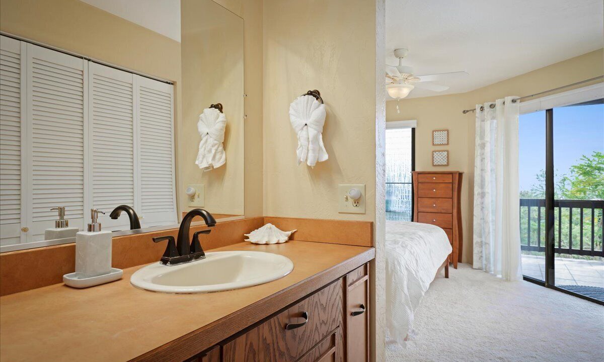 Photo of Bathroom in Kahaluu-Keauhou