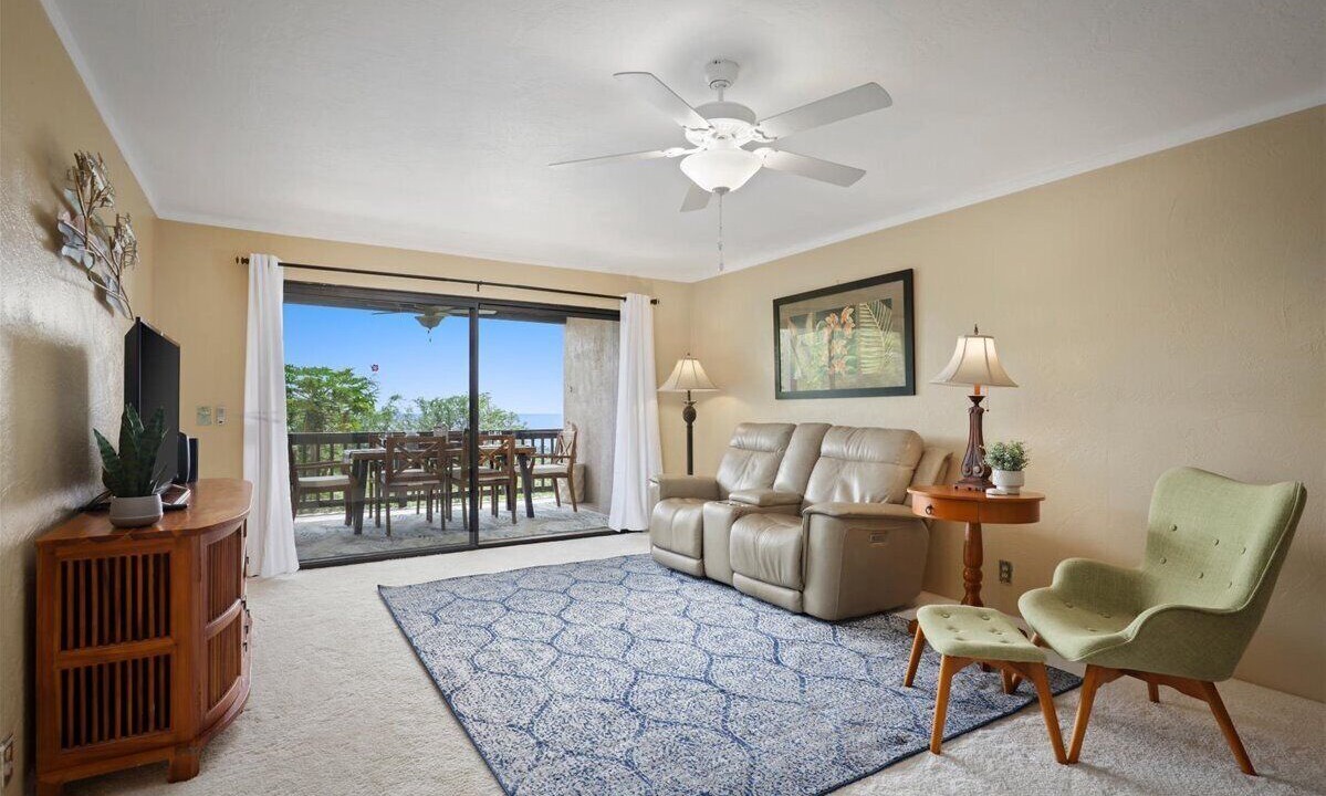 Photo of Livingroom in Kahaluu-Keauhou