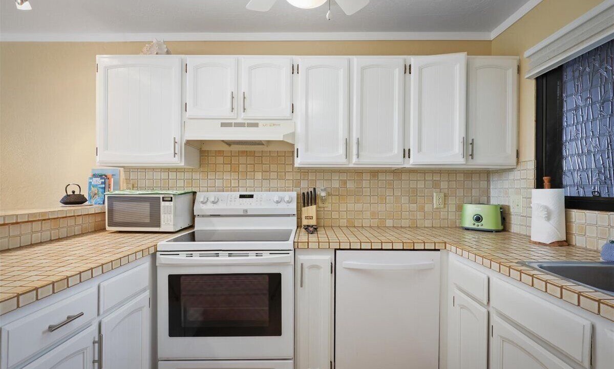 Photo of Kitchen in Kahaluu-Keauhou