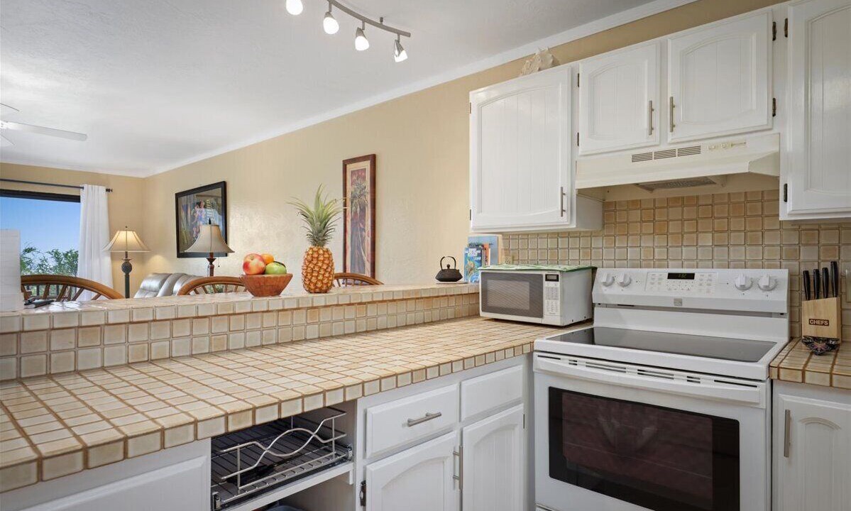Photo of Kitchen in Kahaluu-Keauhou