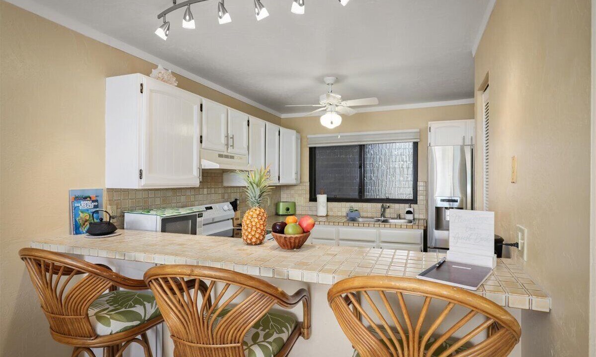 Photo of Kitchen in Kahaluu-Keauhou