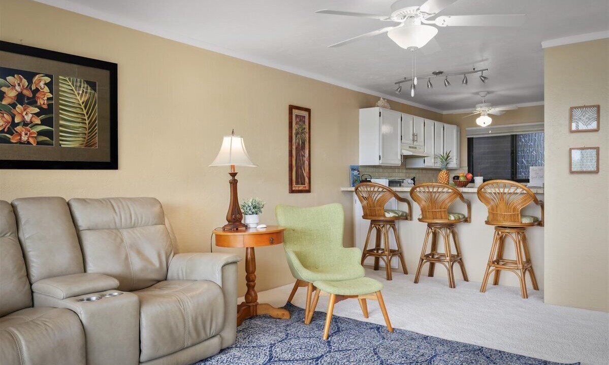 Photo of Livingroom in Kahaluu-Keauhou