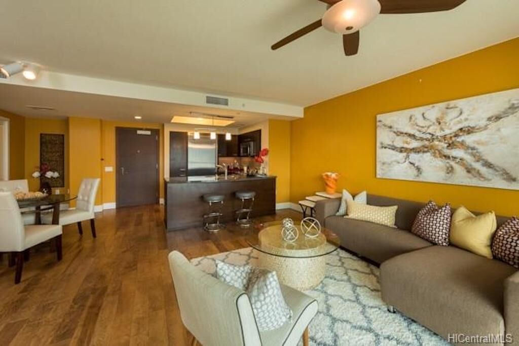 Photo of Livingroom in Waikiki