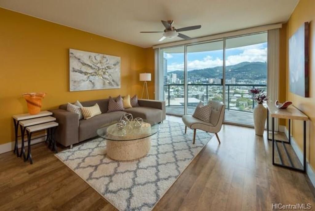 Photo of Livingroom in Waikiki