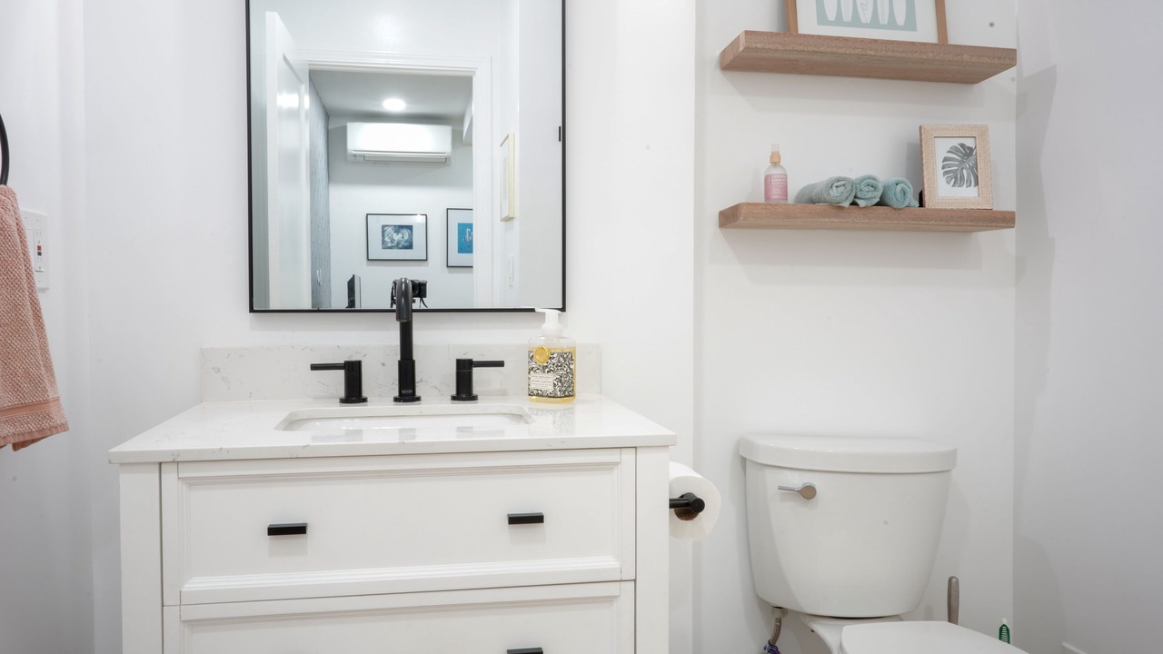 Photo of Bathroom in Eastern Honolulu