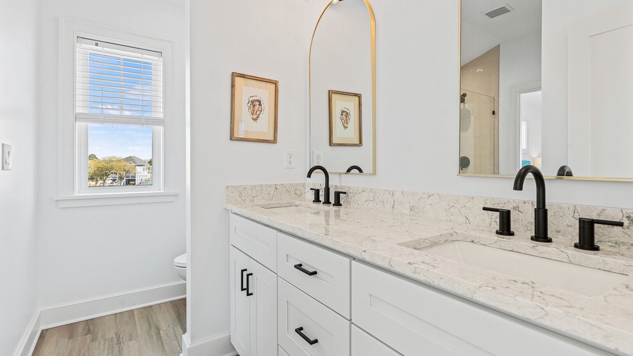 Photo of Bathroom in Manteo