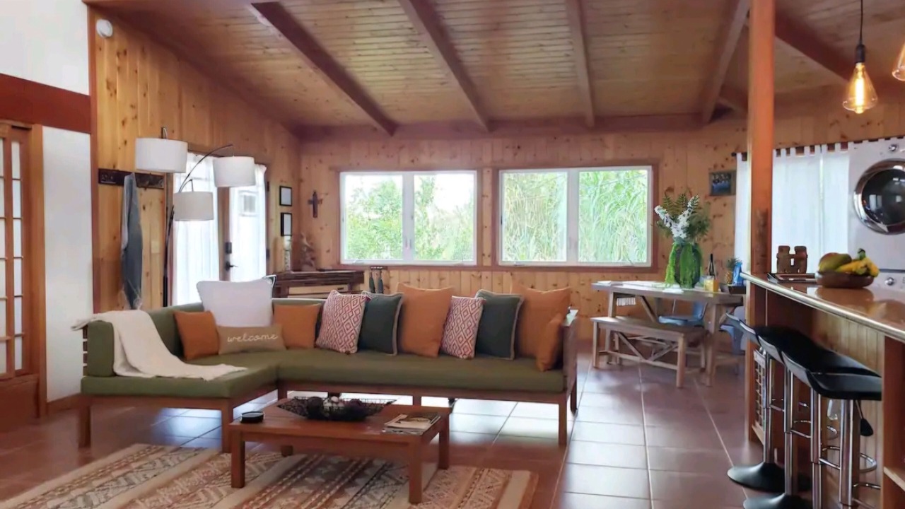 Photo of Livingroom in Ainaloa