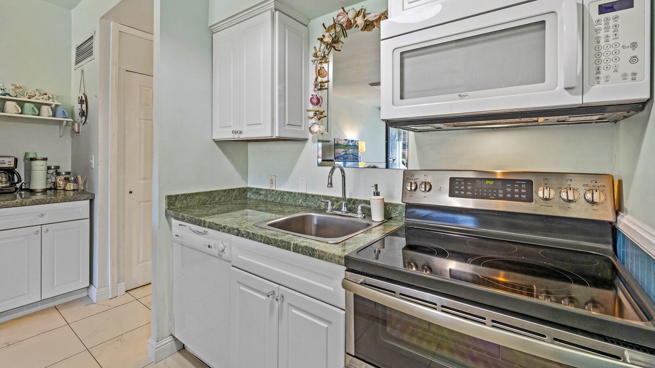Photo of Kitchen in Historic Lahaina Front Street