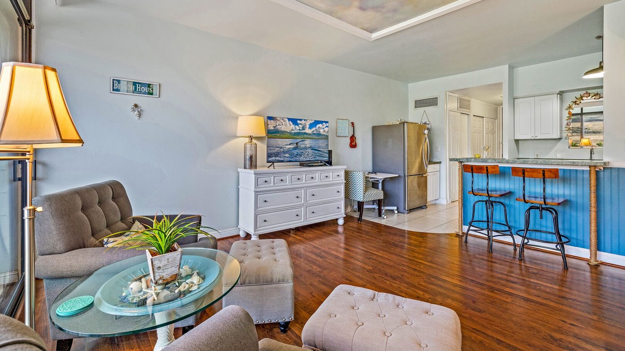 Photo of Livingroom in Historic Lahaina Front Street