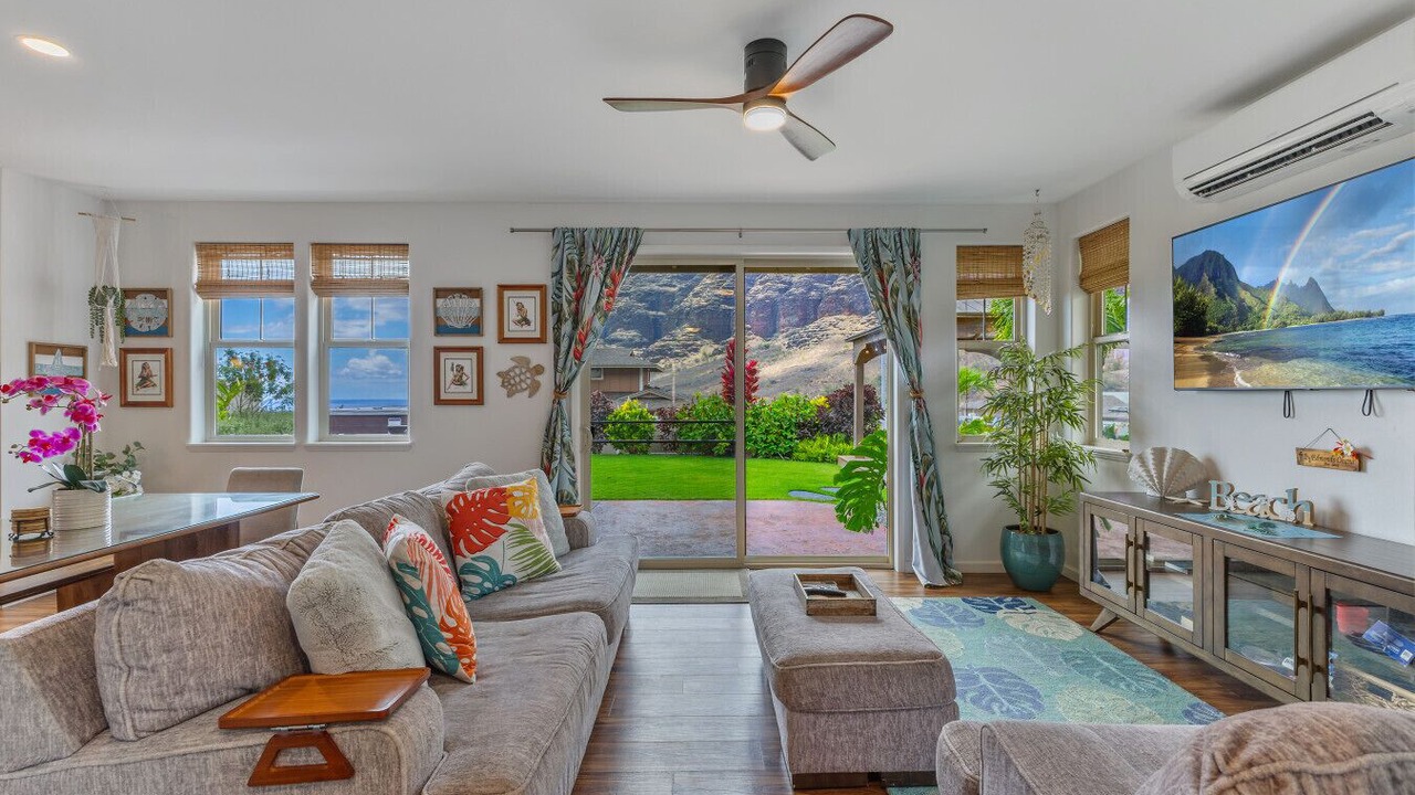 Photo of Livingroom in Makaha Valley
