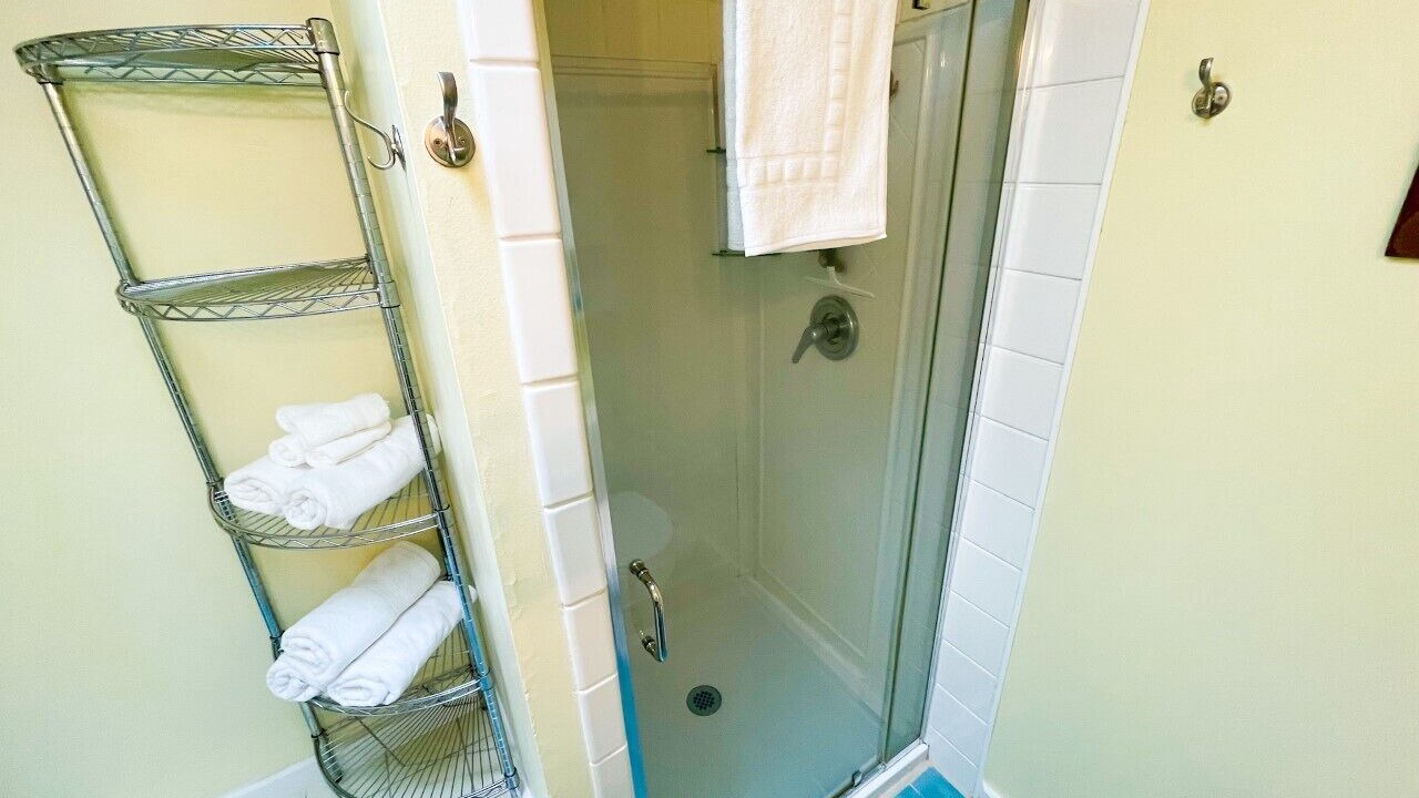 Photo of Bathroom in Peletier