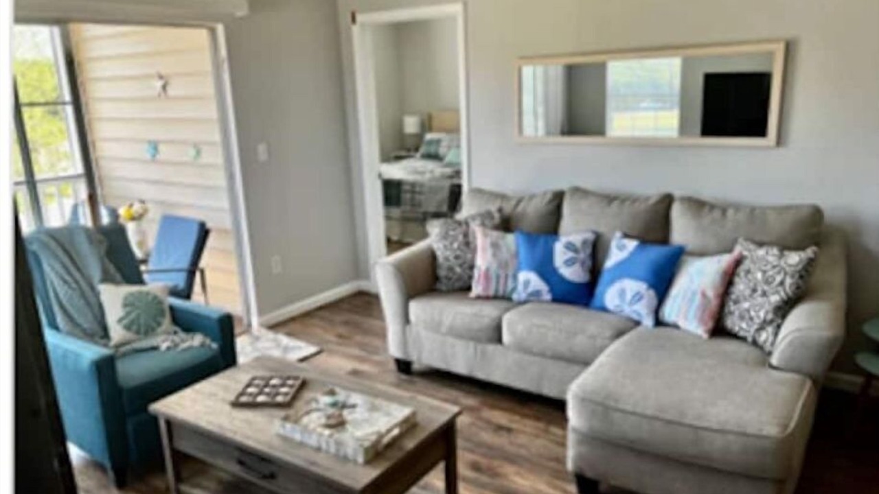 Photo of Livingroom in Longs