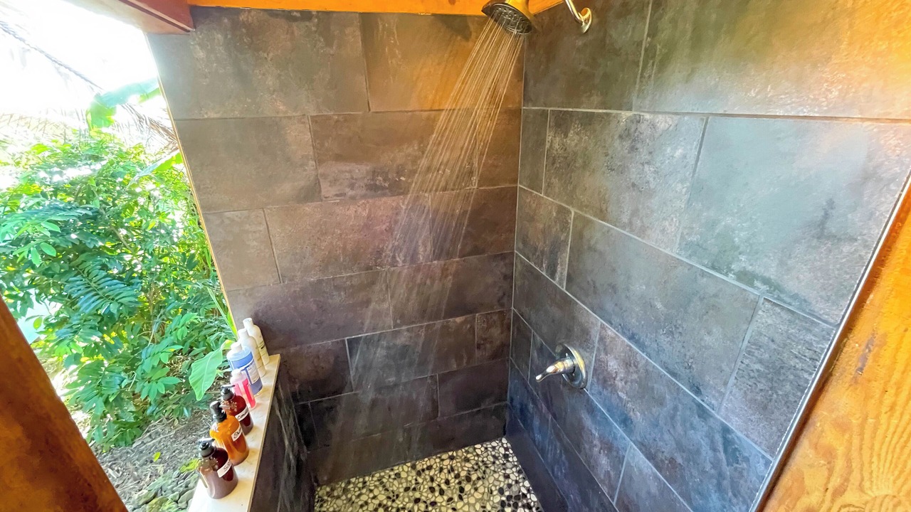 Photo of Bathroom in Kealakekua